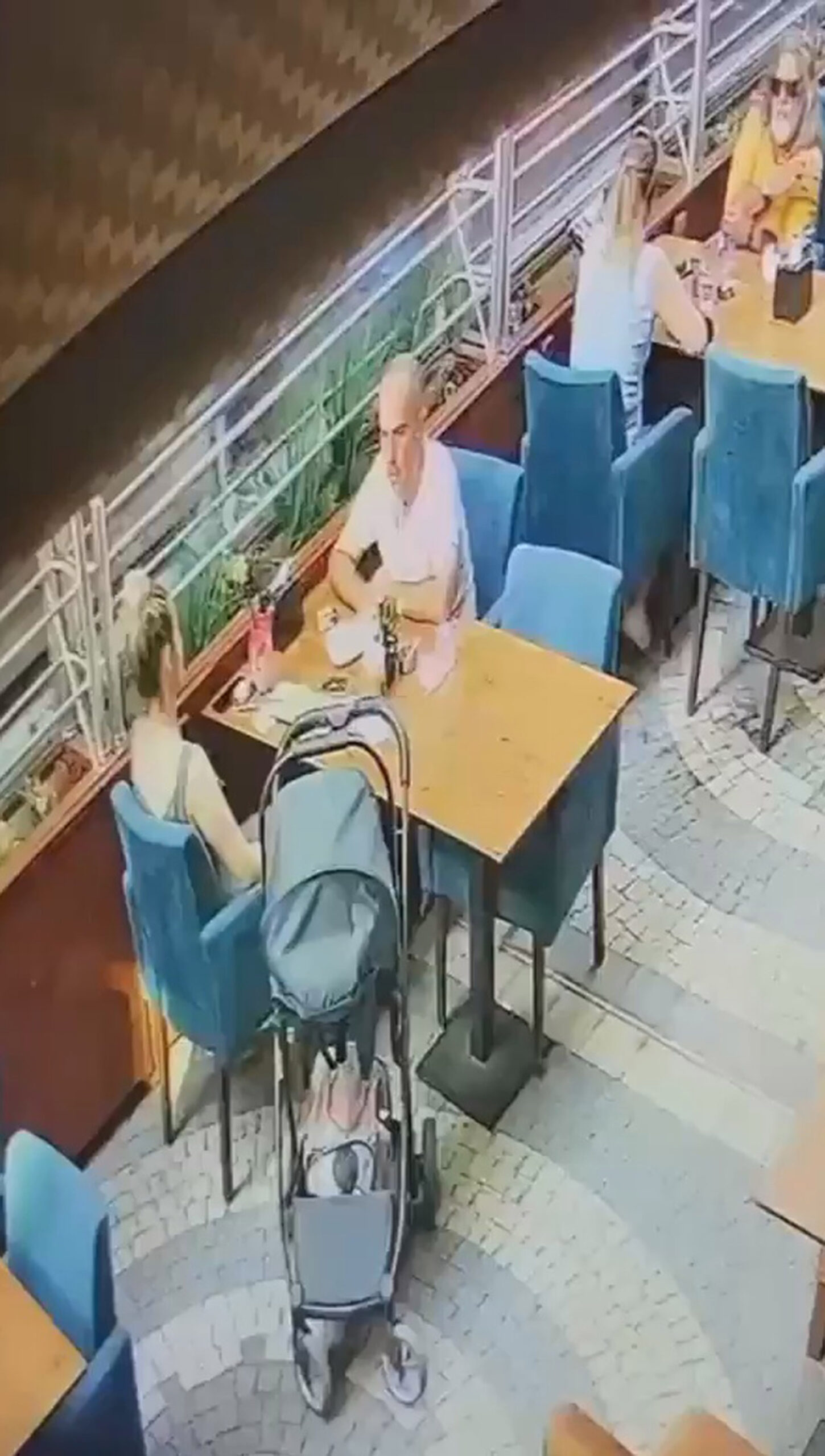 Turkish Man Smashes Glass On Wifes Head And Stabs Her With Fruit Knife In Middle Of Cafe