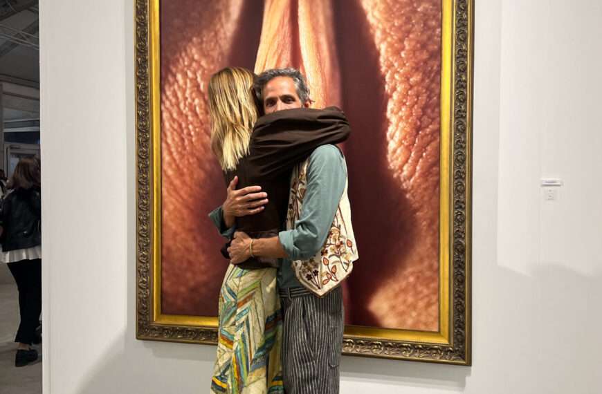 Insta Ban On Selfies Of Art Gallery’s Giant Vagina